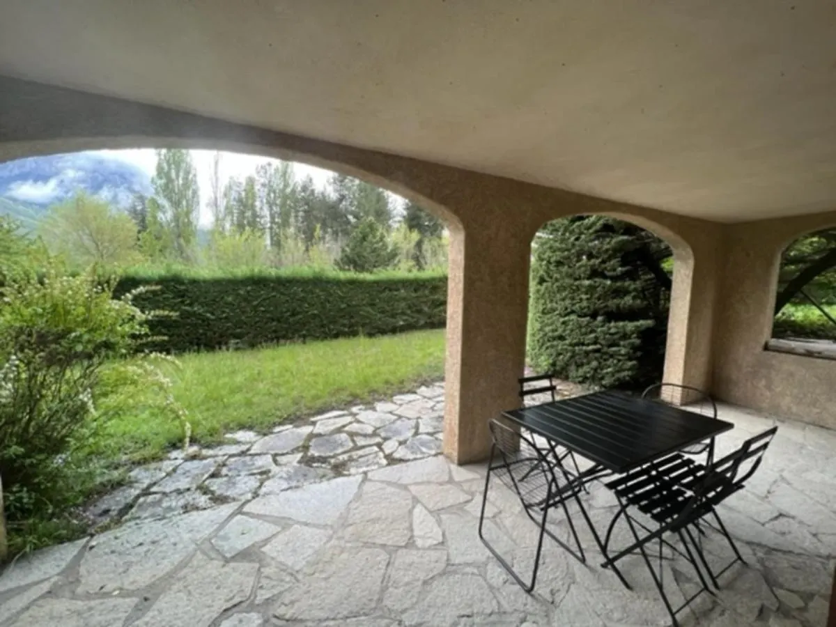 Bas De Villa En Face Du Lac De Savines 0*,  France